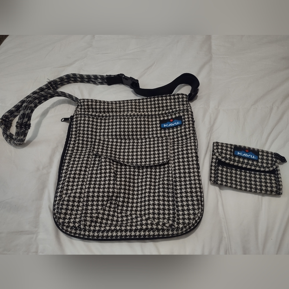 KAVU Houndstooth Crossbody Bag and Wallet Set